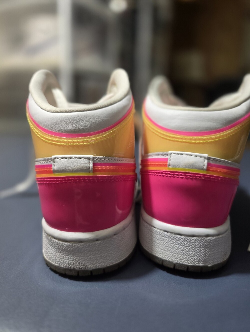 Jordan 1 Mid Edge Glow,  Kids White High-Top Sneakers Size 5.5y/7w. - Picture 7 of 8